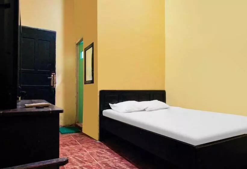 Hotelli Oyo 93443 Emmy Homestay Syariah