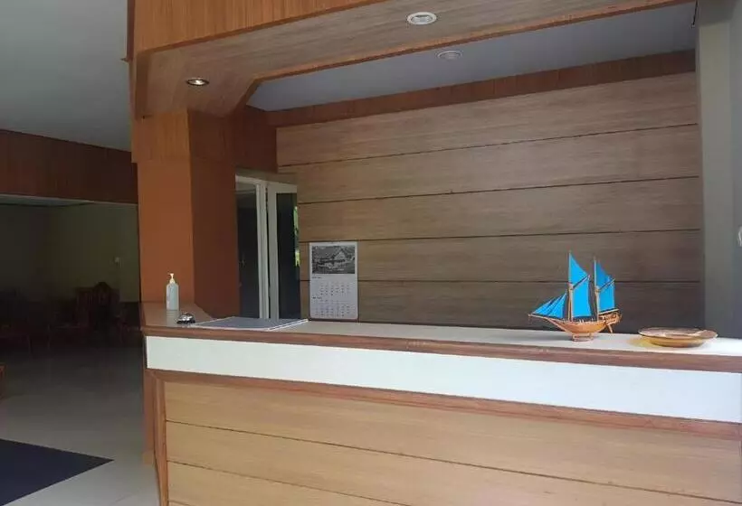 Hotelli Oyo 93443 Emmy Homestay Syariah