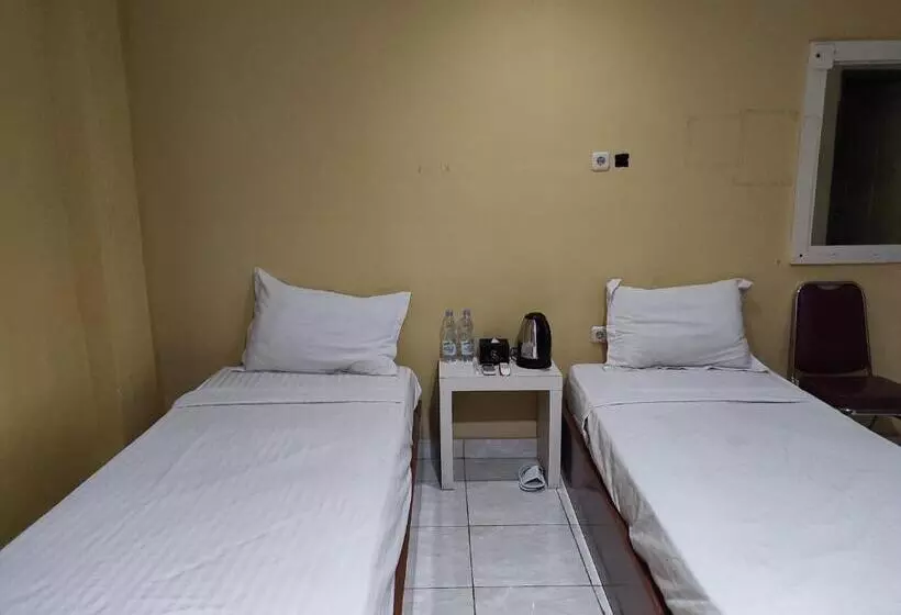 Hotelli Oyo 93443 Emmy Homestay Syariah