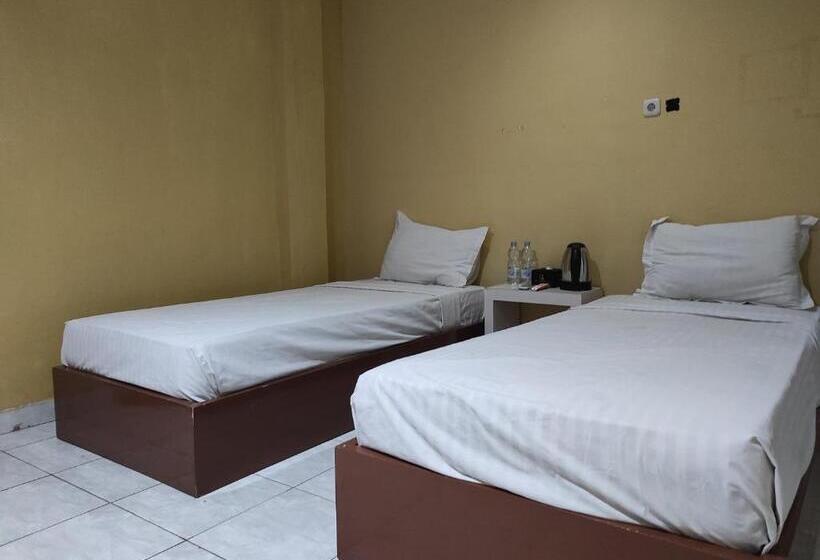 בית מלון כפרי Oyo 93443 Emmy Homestay Syariah