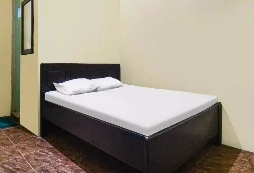 Hotelli Oyo 93443 Emmy Homestay Syariah