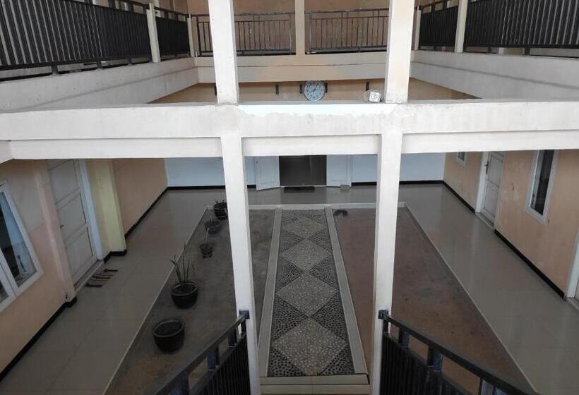 בית מלון כפרי Oyo 93443 Emmy Homestay Syariah