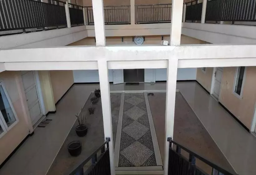 Hotelli Oyo 93443 Emmy Homestay Syariah