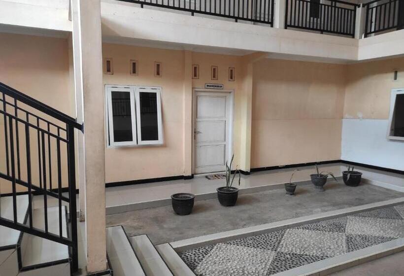 בית מלון כפרי Oyo 93443 Emmy Homestay Syariah