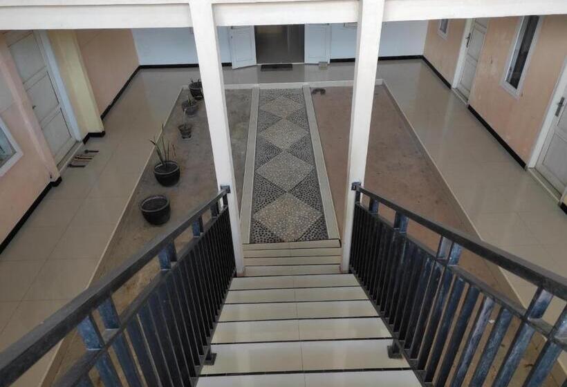 בית מלון כפרי Oyo 93443 Emmy Homestay Syariah