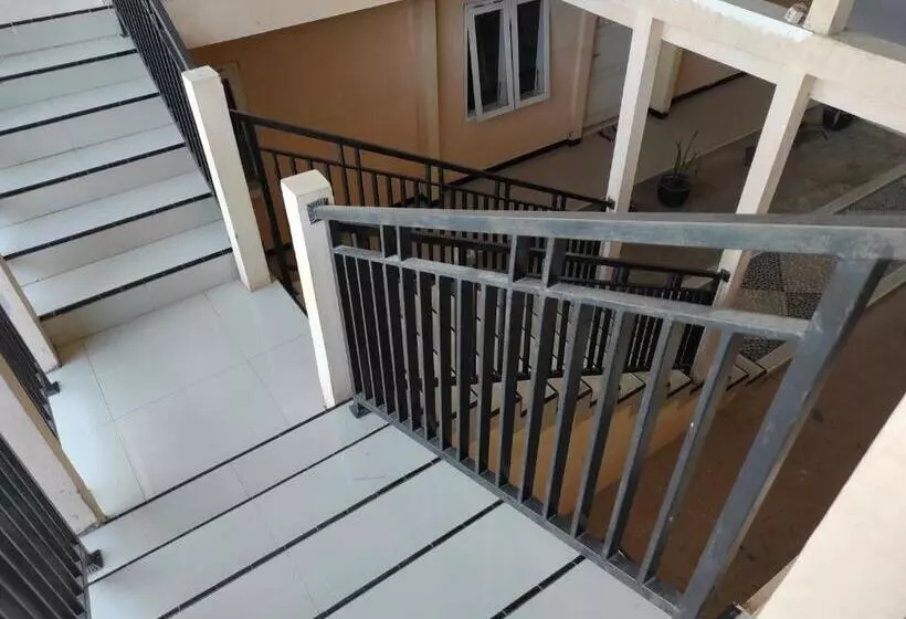 Hotelli Oyo 93443 Emmy Homestay Syariah