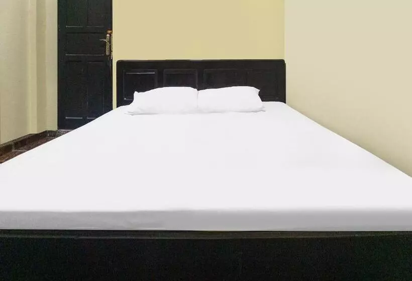 Hotelli Oyo 93443 Emmy Homestay Syariah