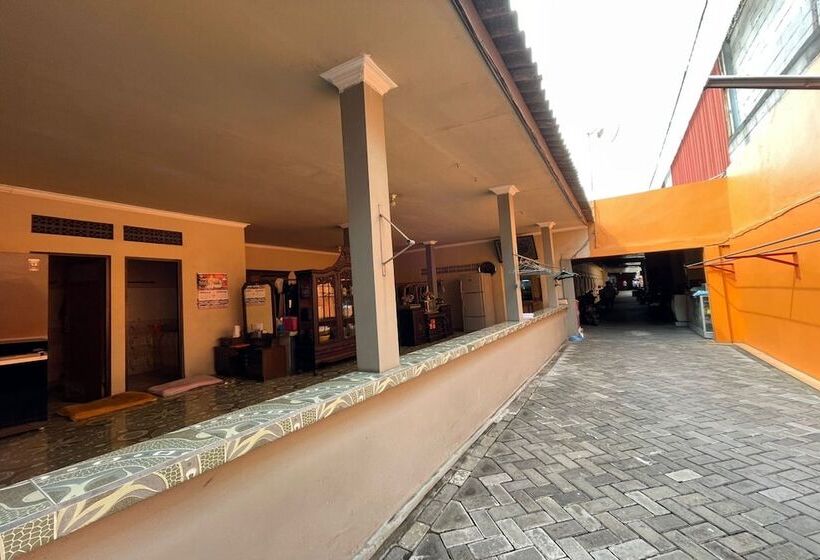 호텔 Spot On 93458 Legok Homestay Syariah