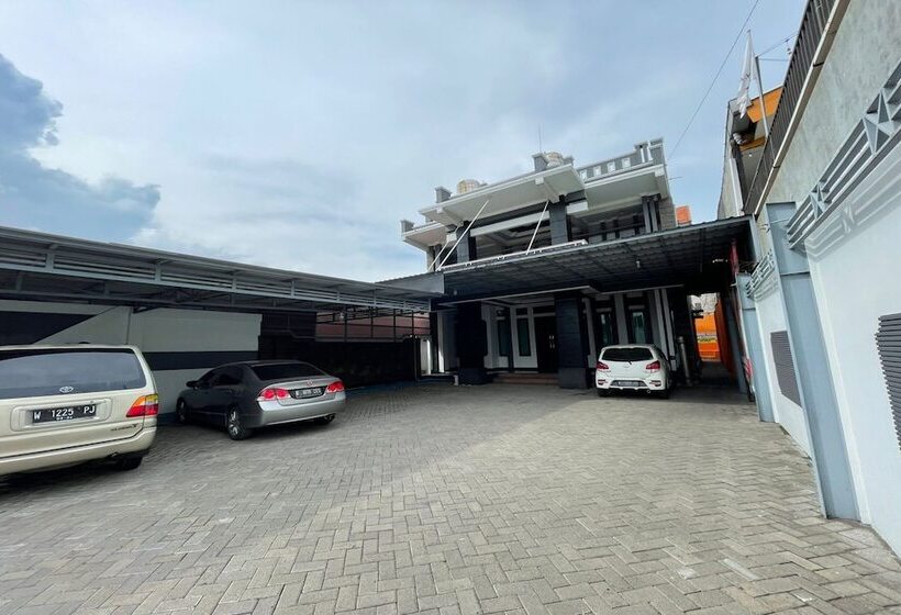 호텔 Spot On 93458 Legok Homestay Syariah