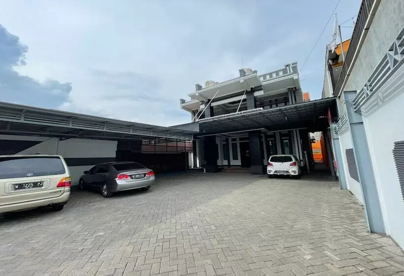 ホテル Spot On 93458 Legok Homestay Syariah