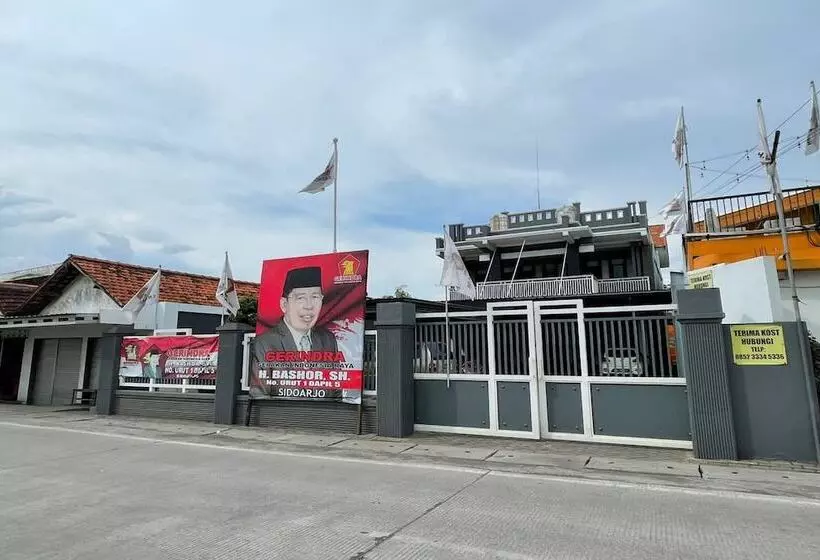 ホテル Spot On 93458 Legok Homestay Syariah