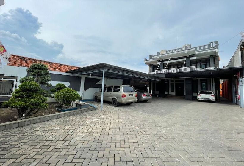 호텔 Spot On 93458 Legok Homestay Syariah