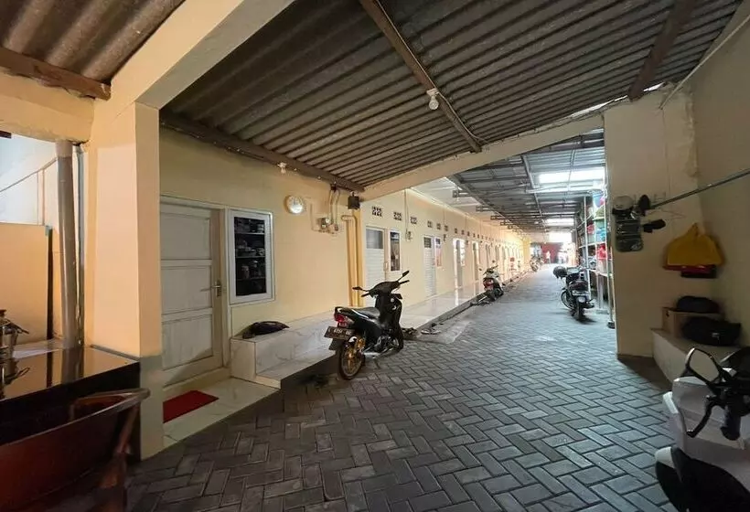 ホテル Spot On 93458 Legok Homestay Syariah