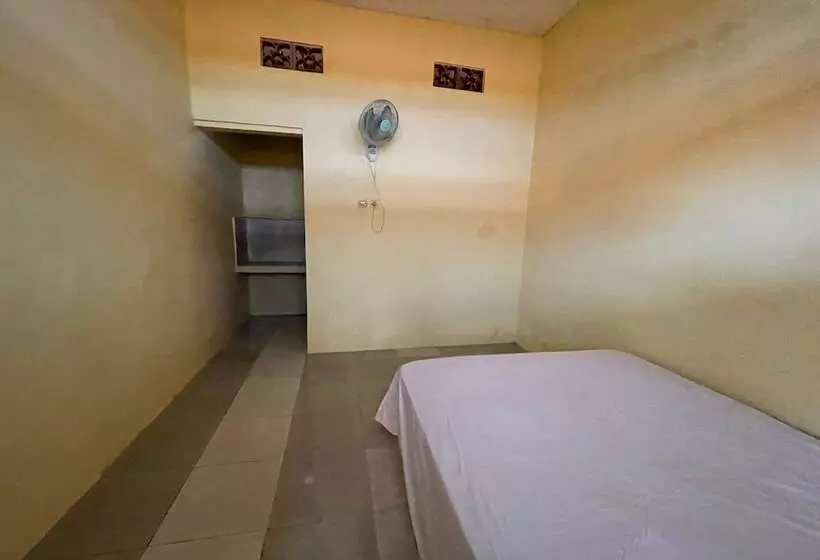 ホテル Spot On 93458 Legok Homestay Syariah