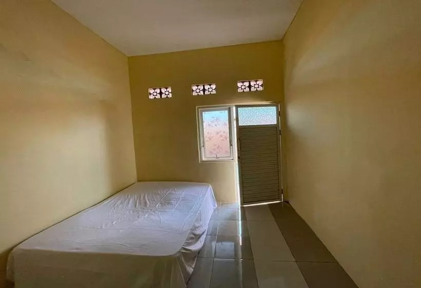 ホテル Spot On 93458 Legok Homestay Syariah