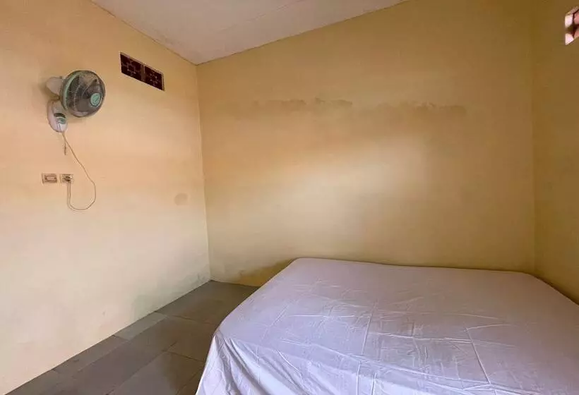 ホテル Spot On 93458 Legok Homestay Syariah