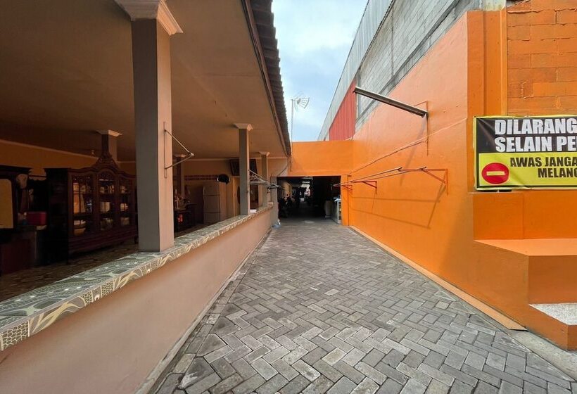 호텔 Spot On 93458 Legok Homestay Syariah