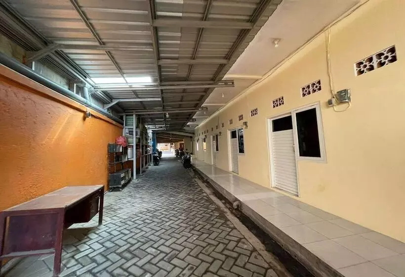 ホテル Spot On 93458 Legok Homestay Syariah