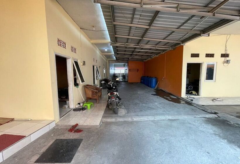 호텔 Spot On 93458 Legok Homestay Syariah