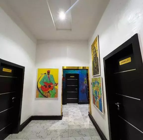 Hq Hotel And Lounge