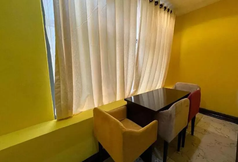 Hq Hotel And Lounge