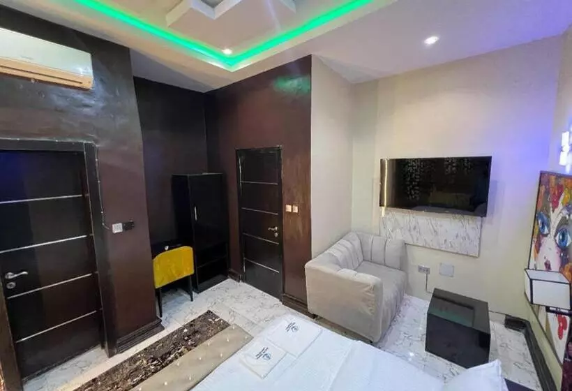 Hq Hotel And Lounge