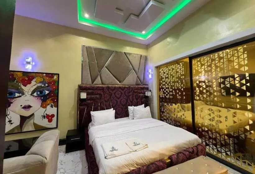 Hq Hotel And Lounge