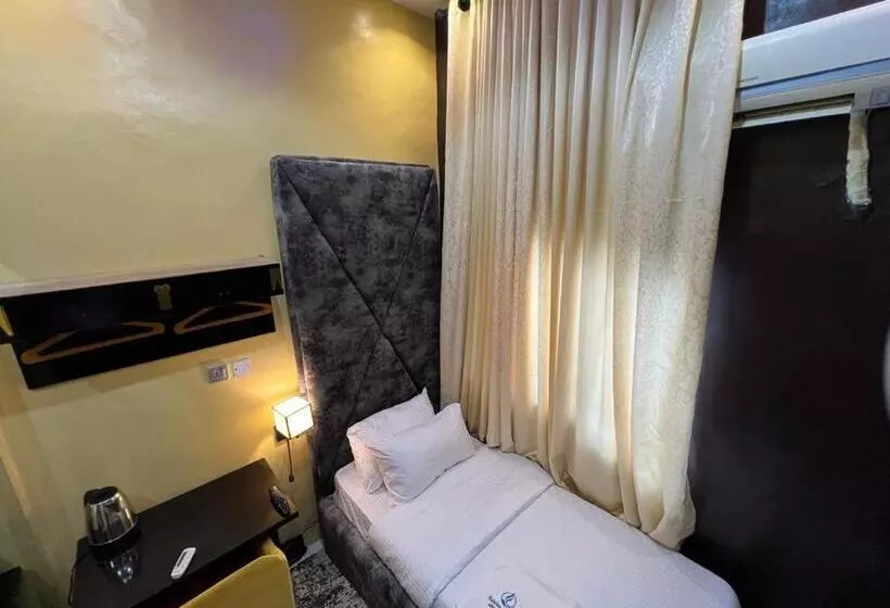 Hq Hotel And Lounge