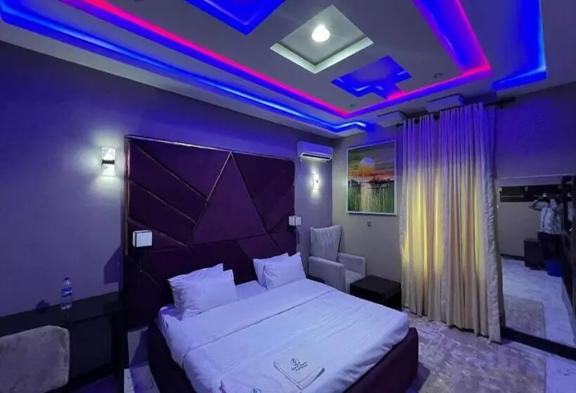 Hq Hotel And Lounge