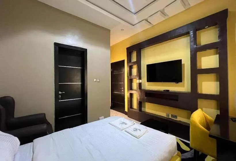 Hq Hotel And Lounge