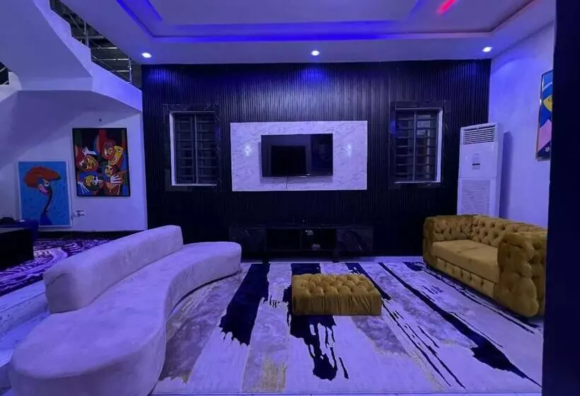 Hq Hotel And Lounge