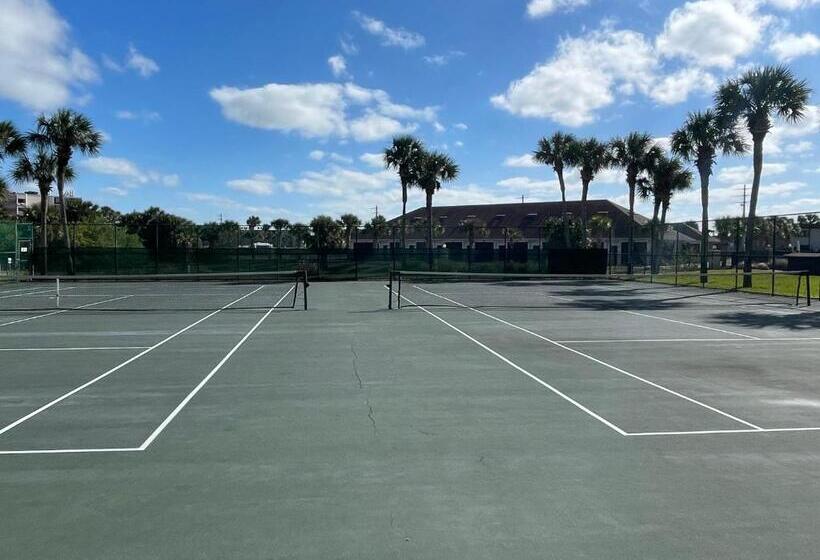 Ocean Village Club B 17