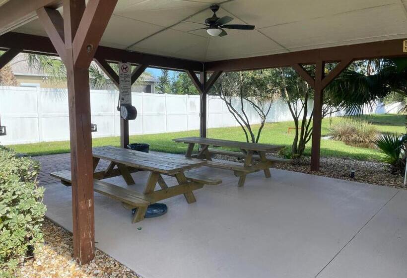 Ocean Village Club B 17