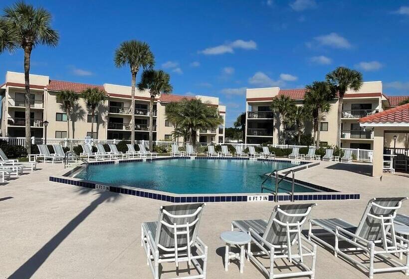 Ocean Village Club B 17