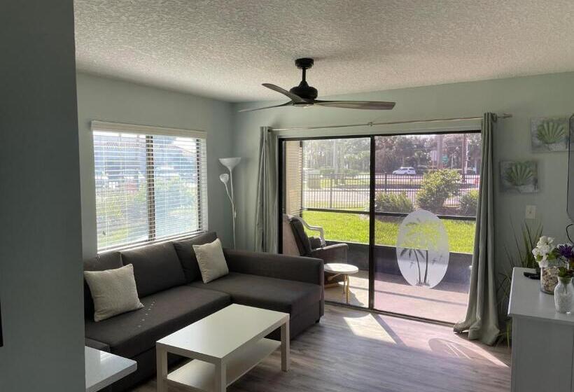 Ocean Village Club B 17