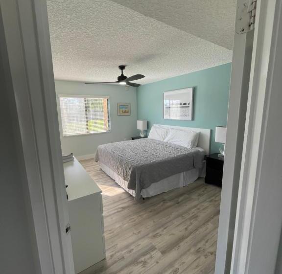 Ocean Village Club B 17