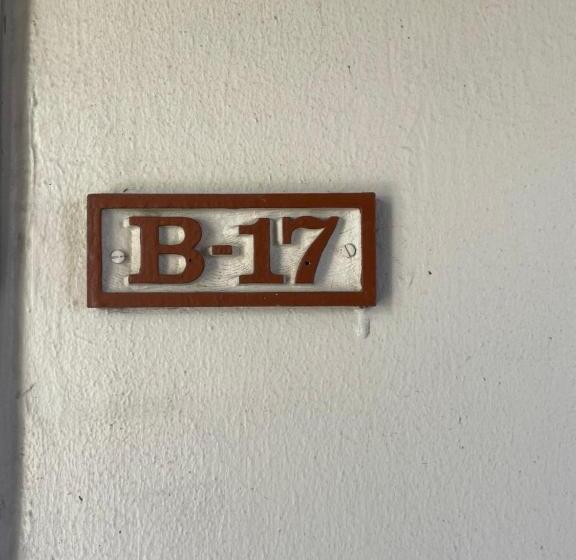 Ocean Village Club B 17