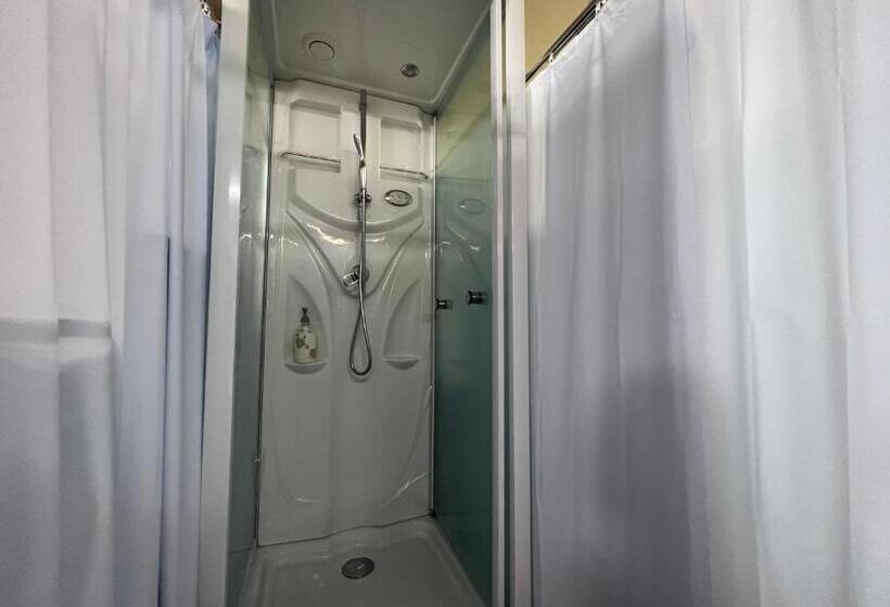 بنسيون ゲストハウス　アロマ