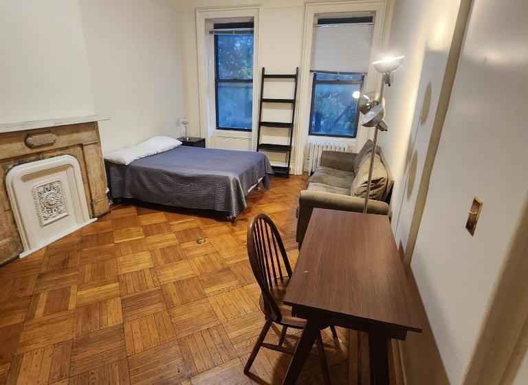 膳宿费 New York City Guest House 2