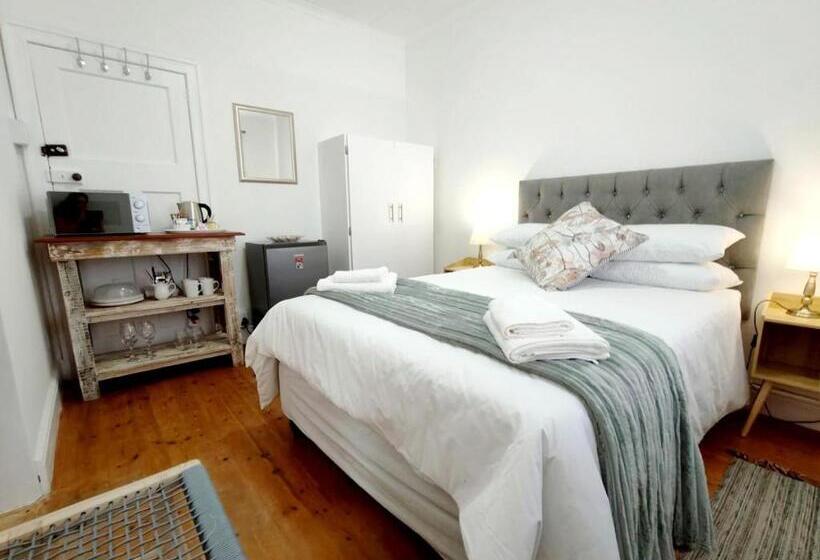 بنسيون Schooner House