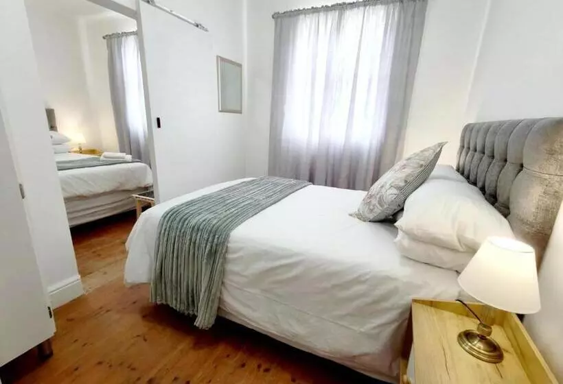 ペンション Schooner House