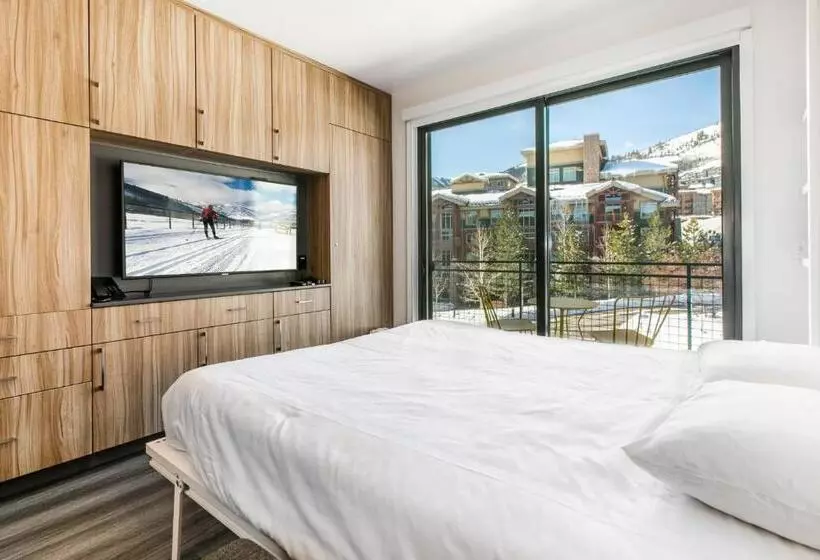 Yotelpad By All Seasons Resort Lodging