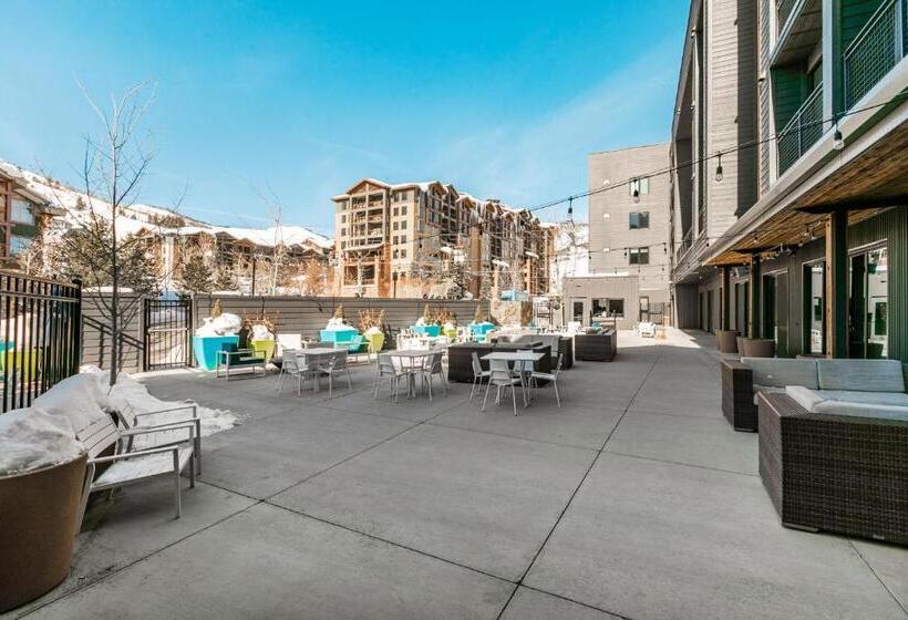 Yotelpad By All Seasons Resort Lodging