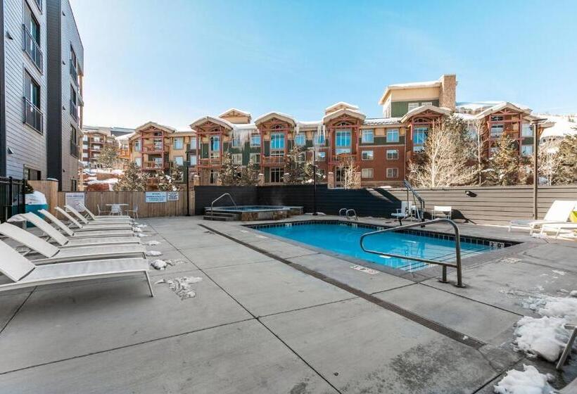 Yotelpad By All Seasons Resort Lodging