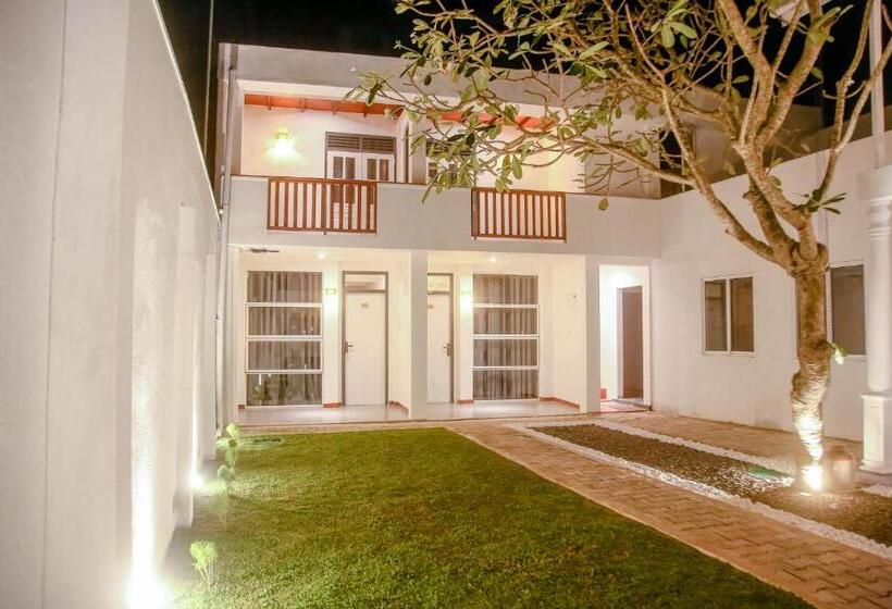 فندق Anchorage Mirissa