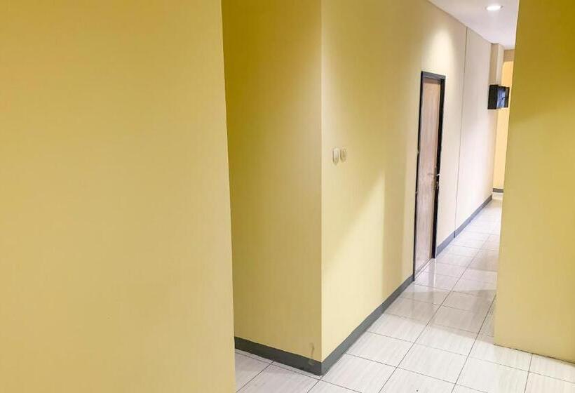 בית מלון כפרי Reddoorz @ Balaraja Centre Plaza