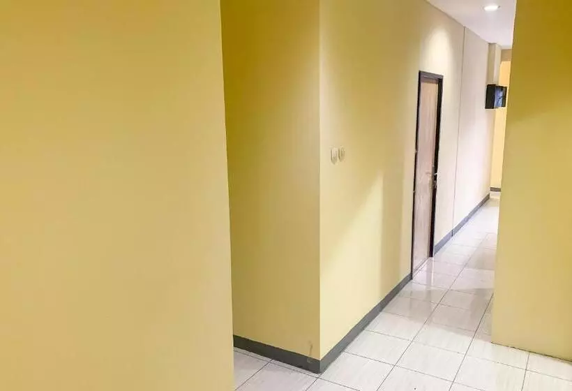 Hotelli Reddoorz @ Balaraja Centre Plaza