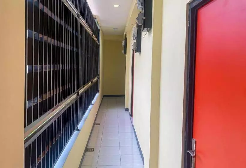 Hotelli Reddoorz @ Balaraja Centre Plaza