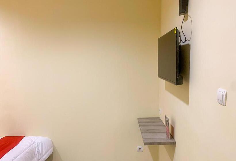 בית מלון כפרי Reddoorz @ Balaraja Centre Plaza