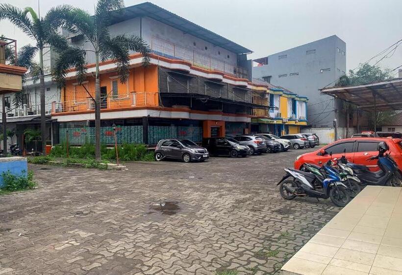 בית מלון כפרי Reddoorz @ Balaraja Centre Plaza